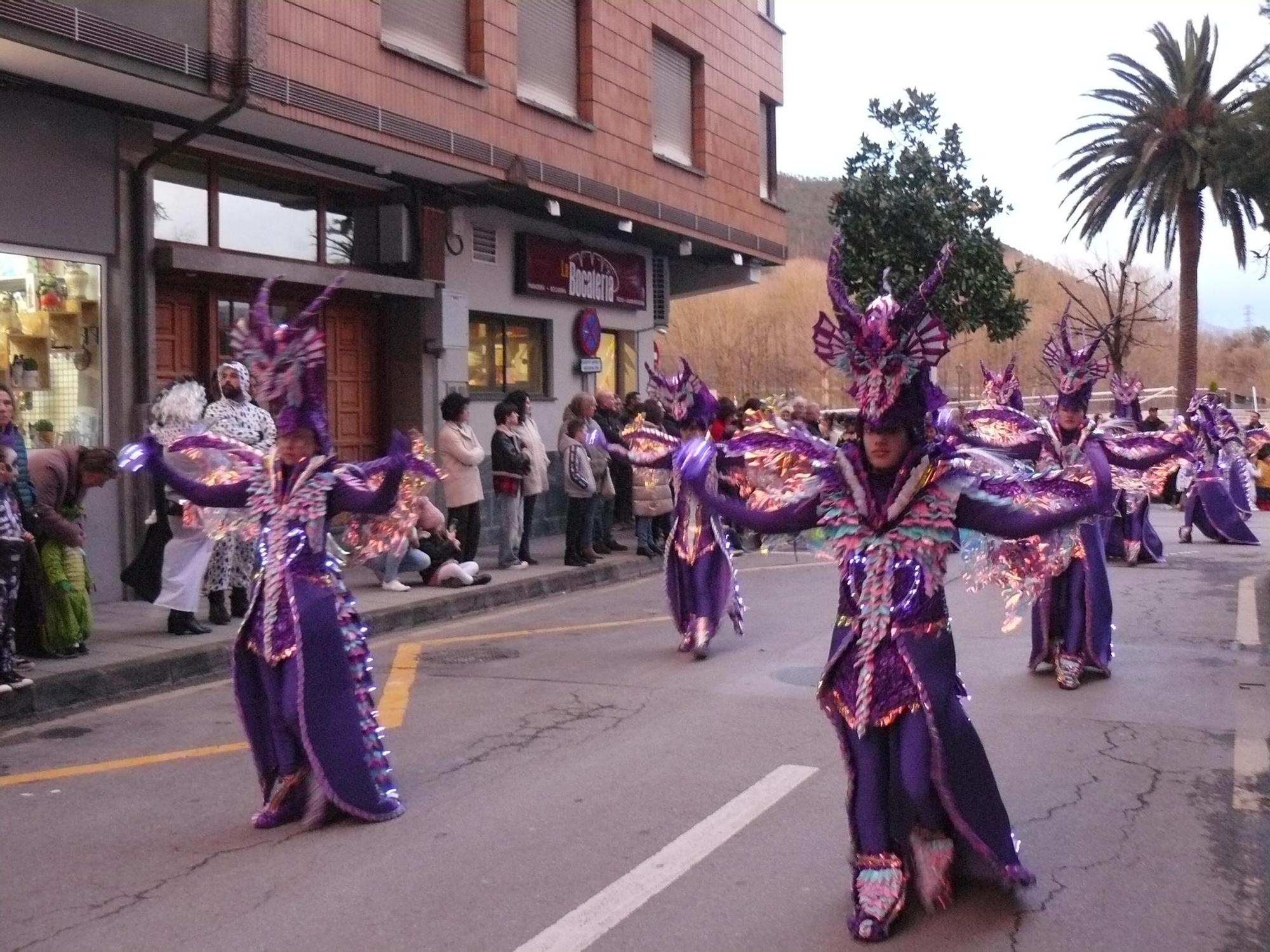 Arriondas se rinde a un Carnaval lleno de originalidad, fantasía y humor