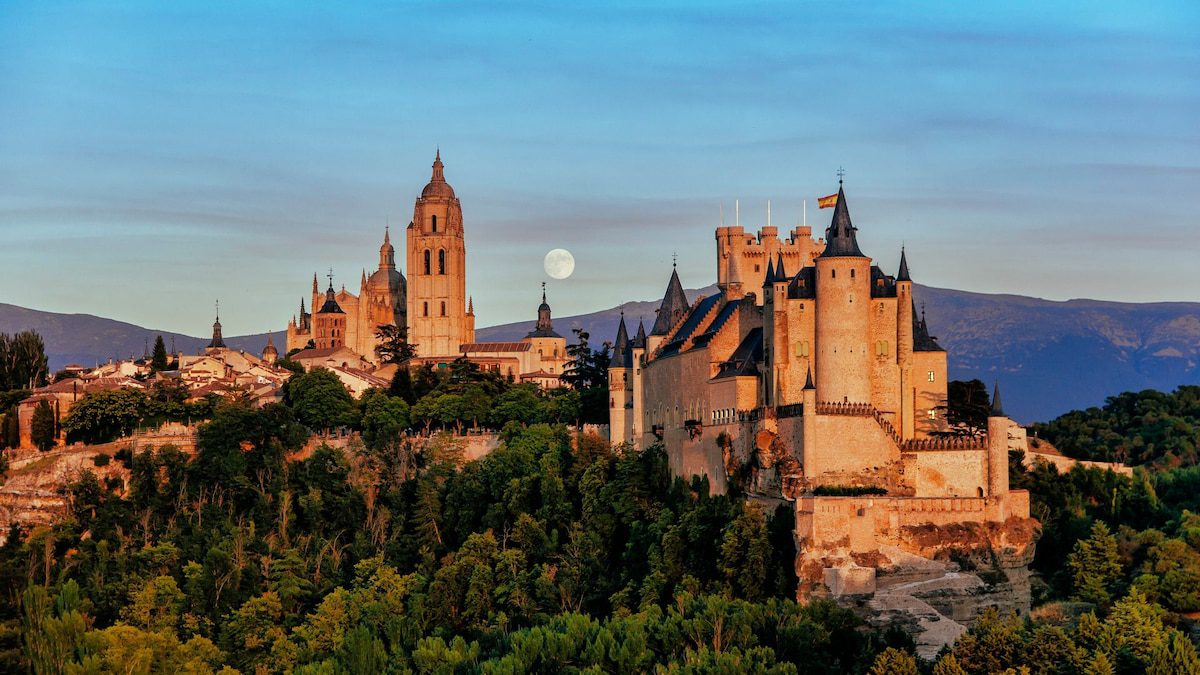 El castillo de ‘Blancanieves’ de Disney existe (y está en Segovia)