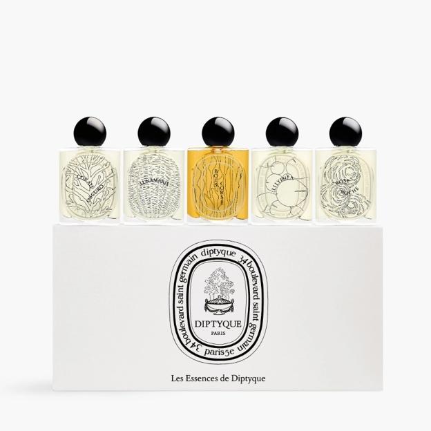 Caja con cinco mini parfums de la compañía Diptyque.