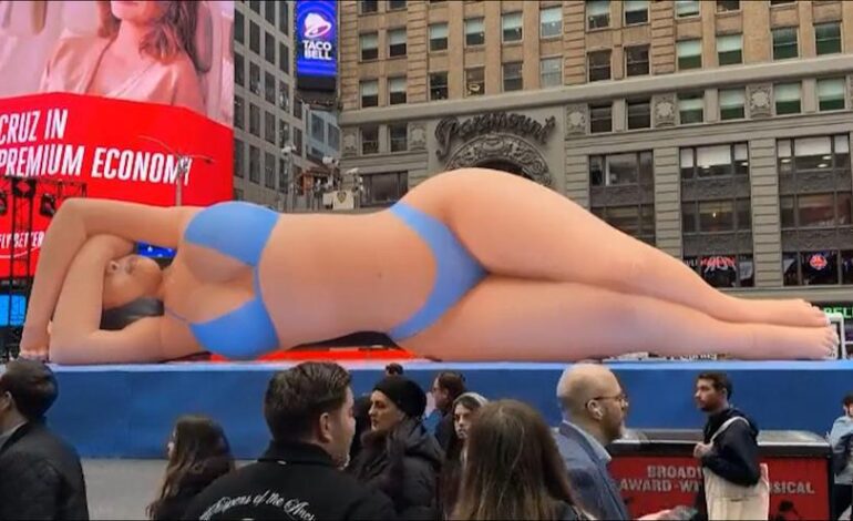 KIM KARDASHIAN TIMES SQUARE | Una Kim Kardashian de 18 metros conquista Times Square