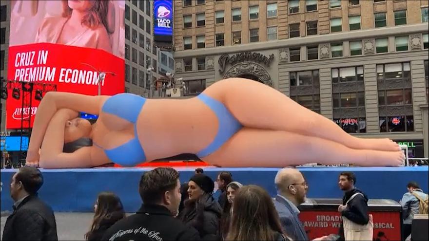 KIM KARDASHIAN TIMES SQUARE | Una Kim Kardashian de 18 metros conquista Times Square