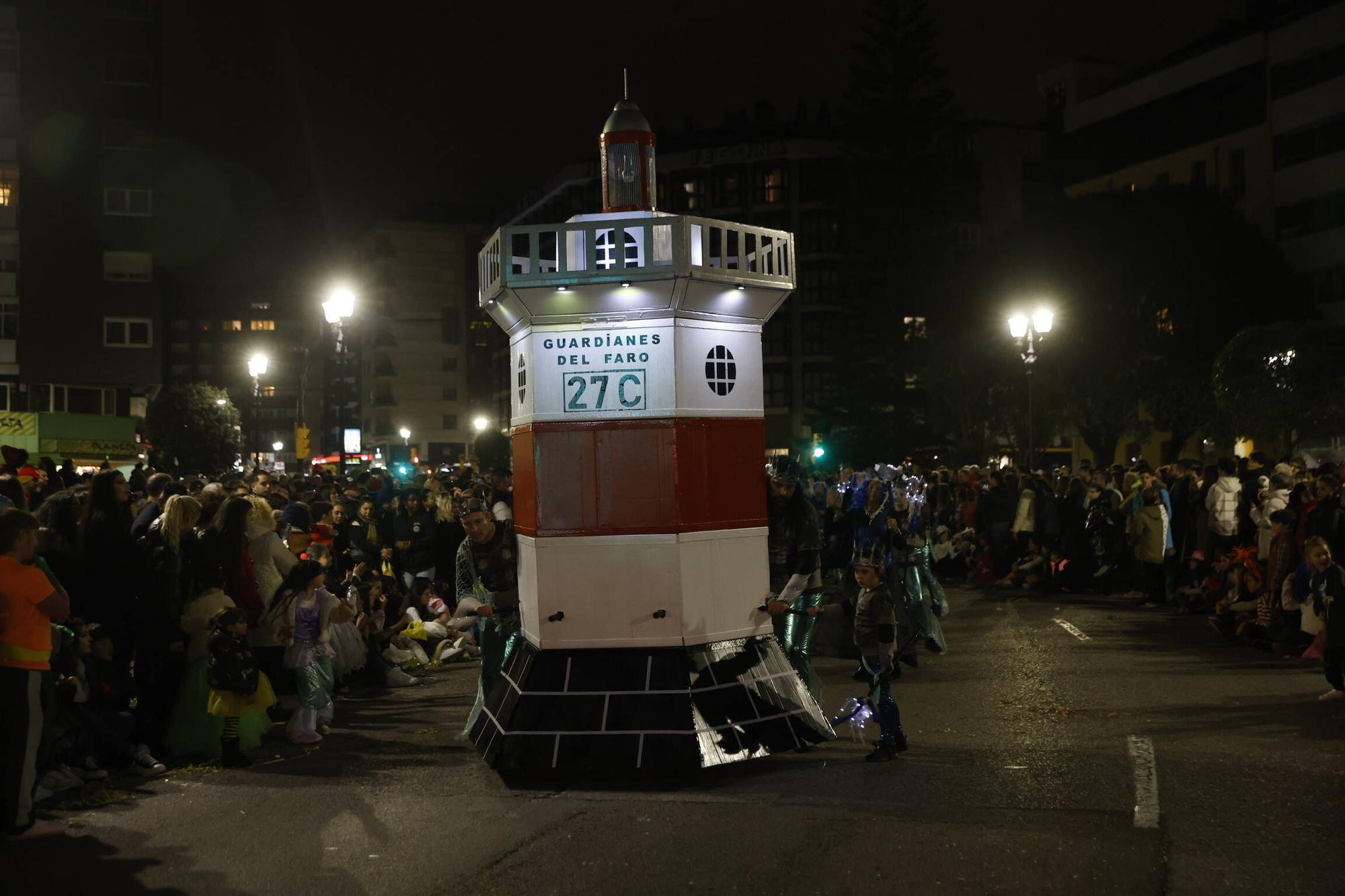 Así fue el multitudinario y espectacular desfile de Antroxu en Gijón (en imágenes)