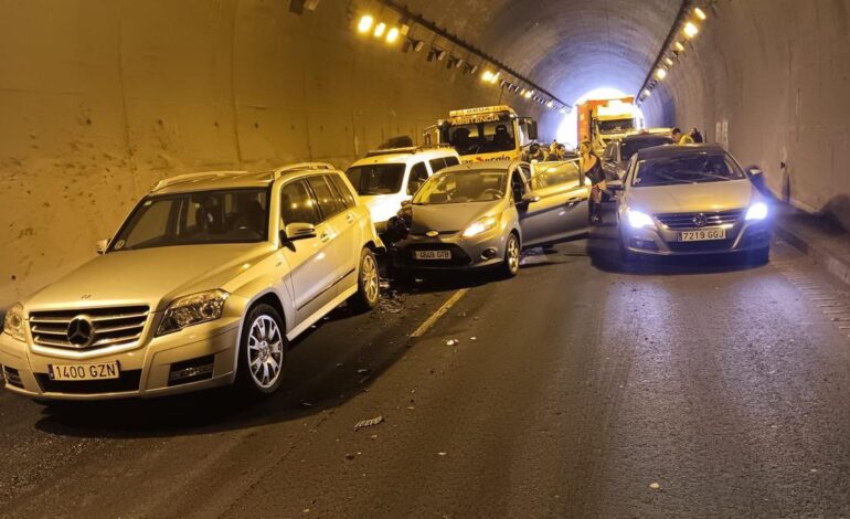 ACCIDENTE TÚNEL OVIEDO | El relato de uno de los conductores heridos en el accidente de la ronda exterior: «Dentro del túnel no se veía nada»