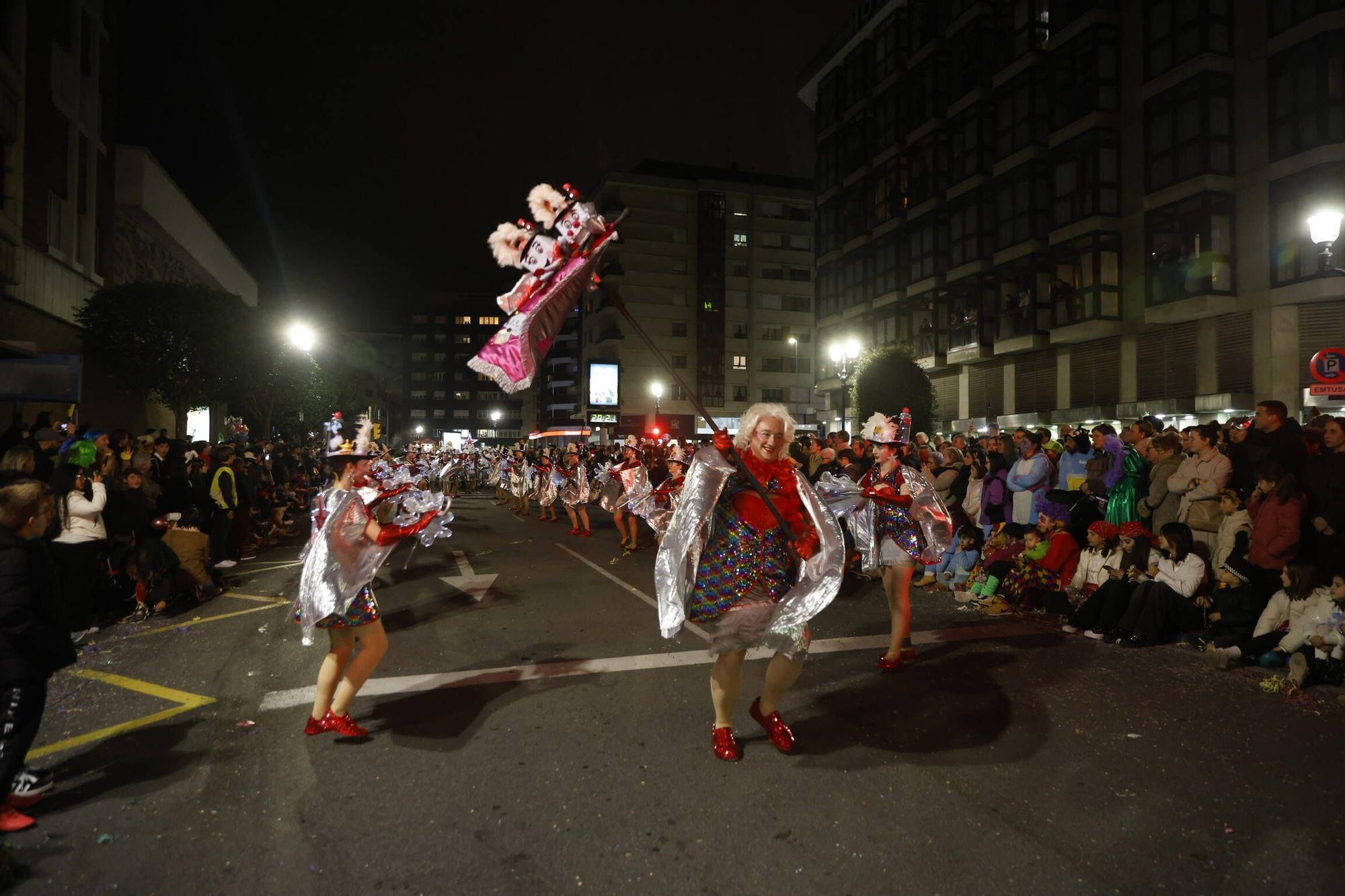 Así fue el multitudinario y espectacular desfile de Antroxu en Gijón (en imágenes)