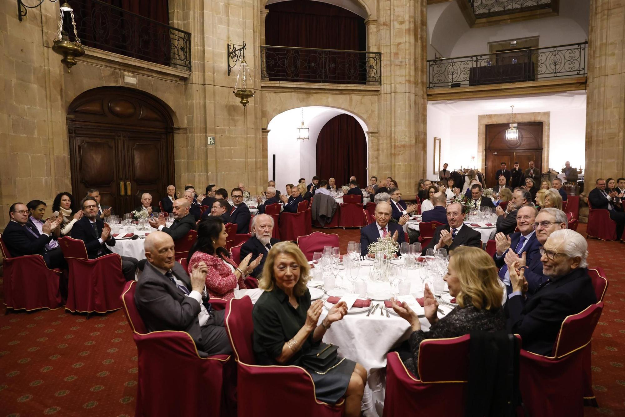 Entrega del premio "Mujer Trabajadora 2025" del Rotary Club Oviedo a Ángeles Rivero, directora general de LA NUEVA ESPAÑA, en imágenes