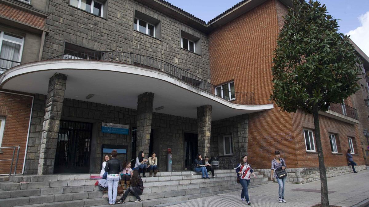 Detenido el joven que se coló en una clase de la Facultad de Educación en Oviedo y manoseó a cuatro alumnas