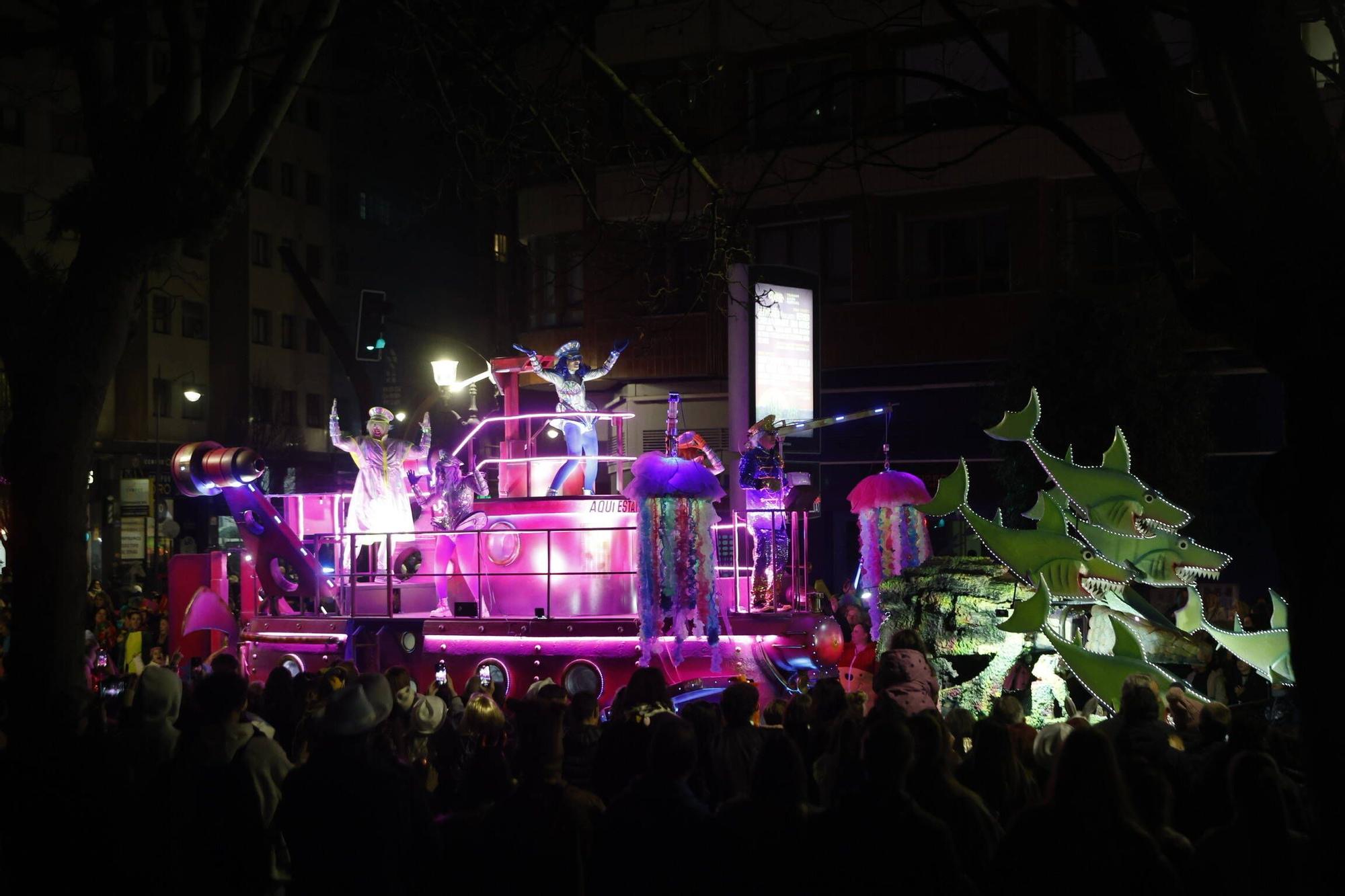 Así fue el multitudinario y espectacular desfile de Antroxu en Gijón (en imágenes)