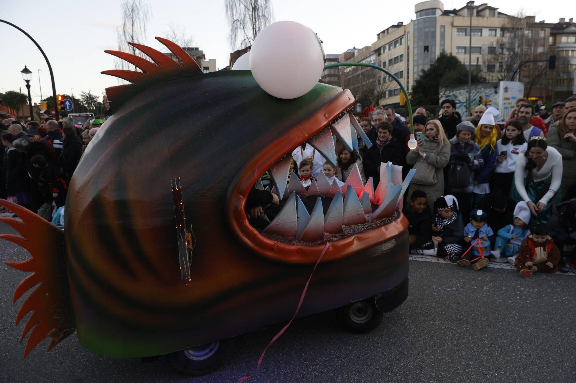 Así fue el multitudinario y espectacular desfile de Antroxu en Gijón (en imágenes)