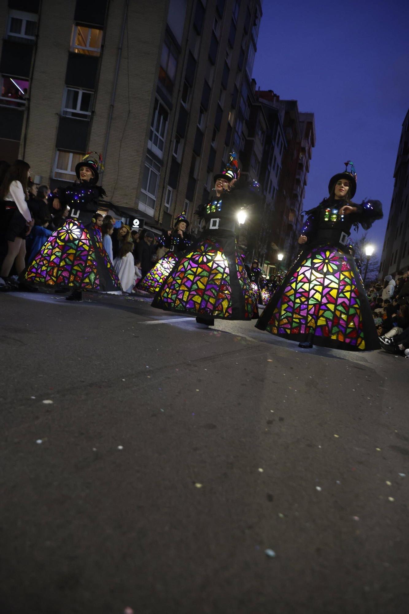 Así fue el multitudinario y espectacular desfile de Antroxu en Gijón (en imágenes)