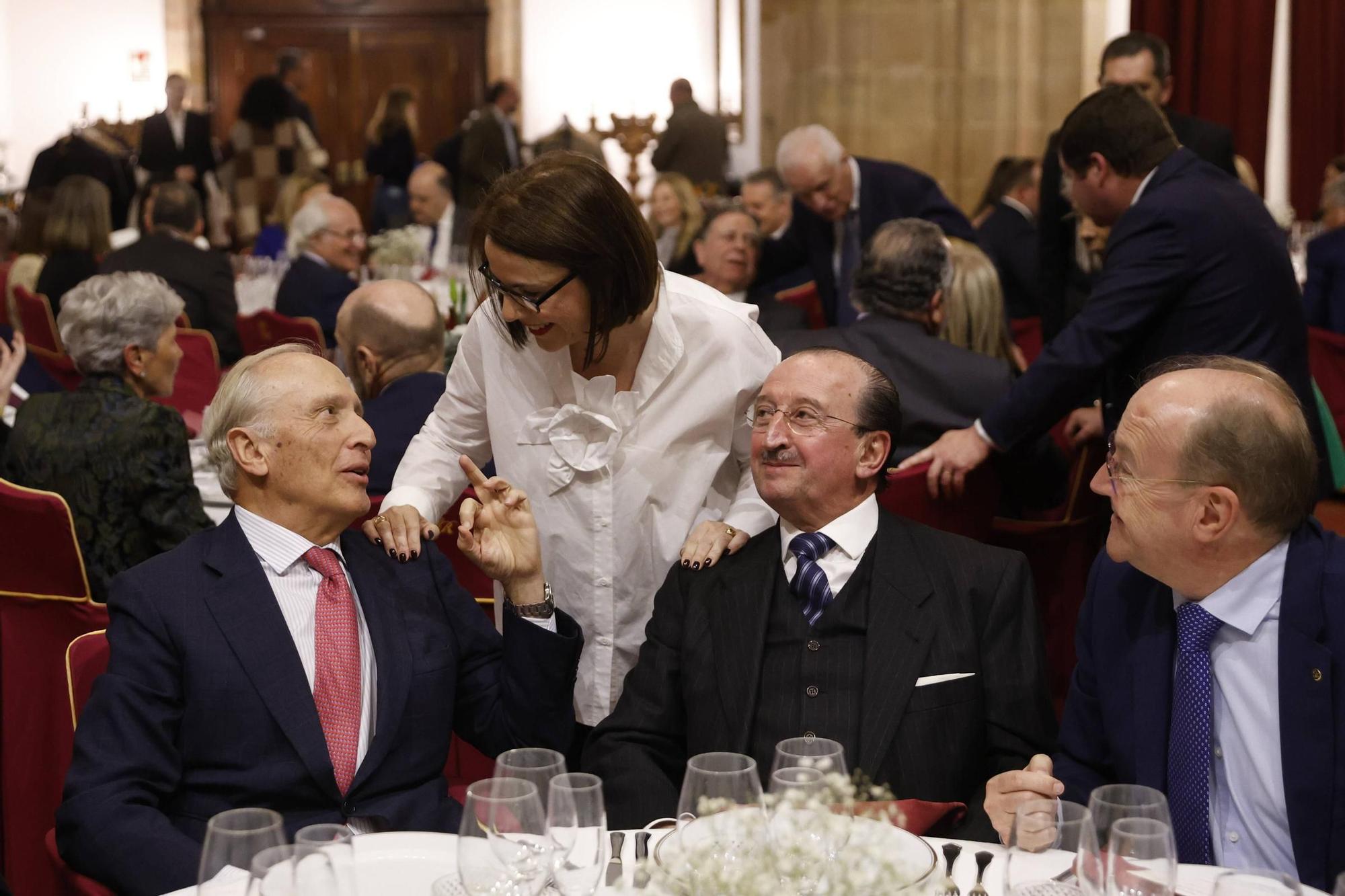 Entrega del premio "Mujer Trabajadora 2025" del Rotary Club Oviedo a Ángeles Rivero, directora general de LA NUEVA ESPAÑA, en imágenes