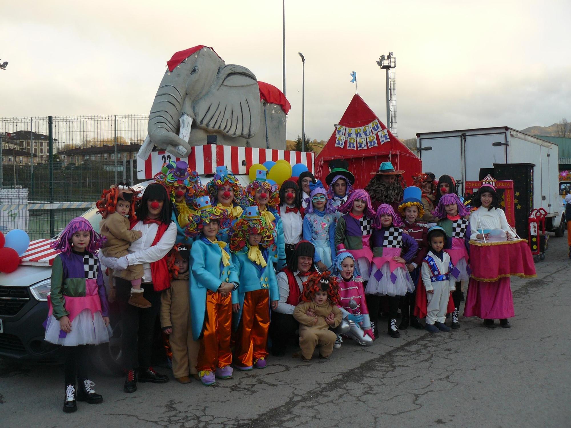 Arriondas se rinde a un Carnaval lleno de originalidad, fantasía y humor