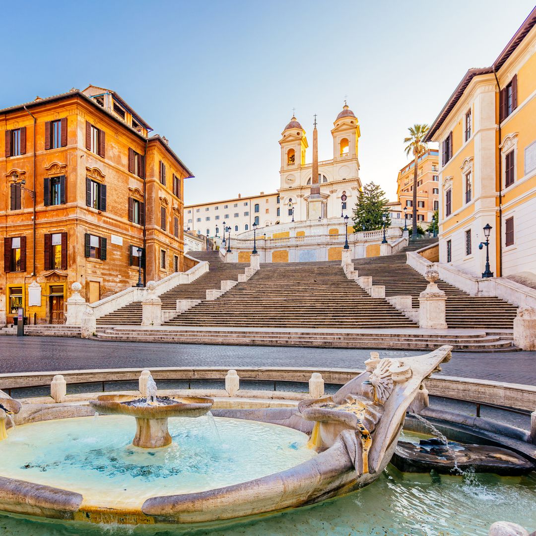 Fuente de Barcaccia, Plaza de España, Roma