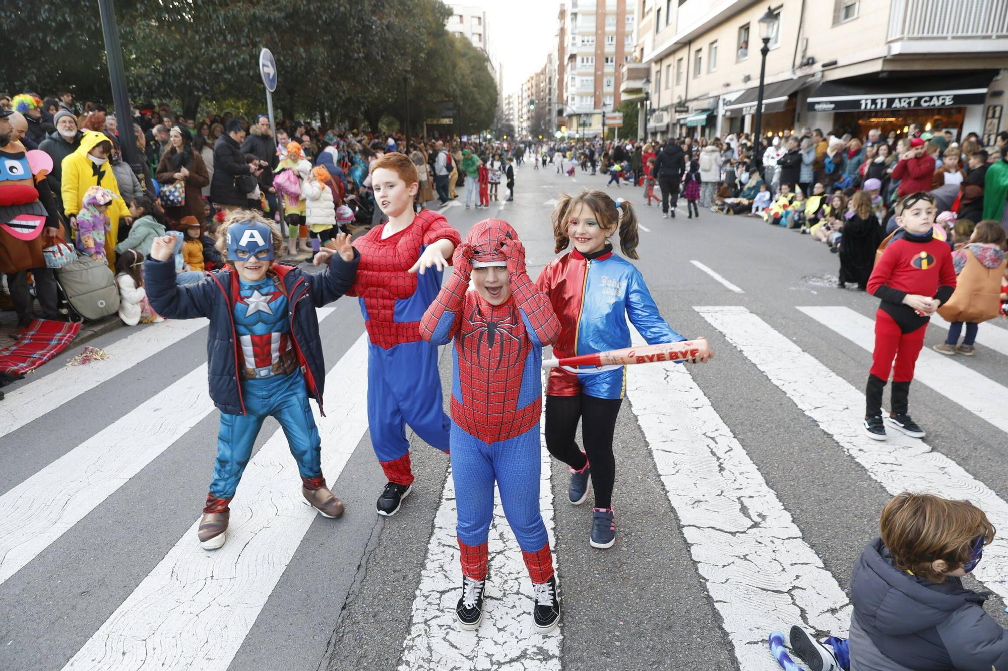 Así fue el multitudinario y espectacular desfile de Antroxu en Gijón (en imágenes)