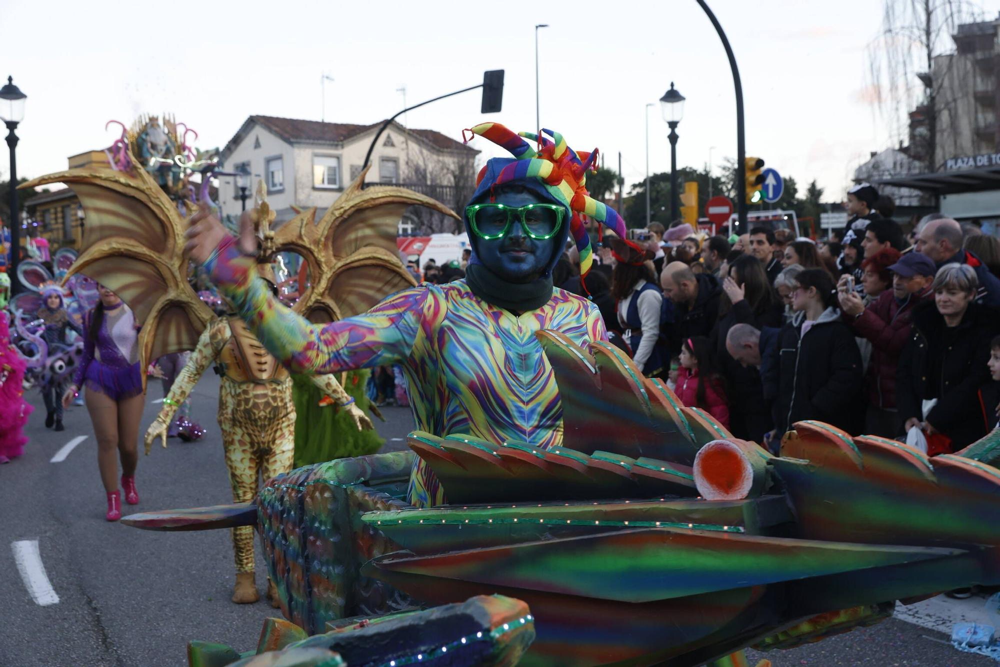 Así fue el multitudinario y espectacular desfile de Antroxu en Gijón (en imágenes)