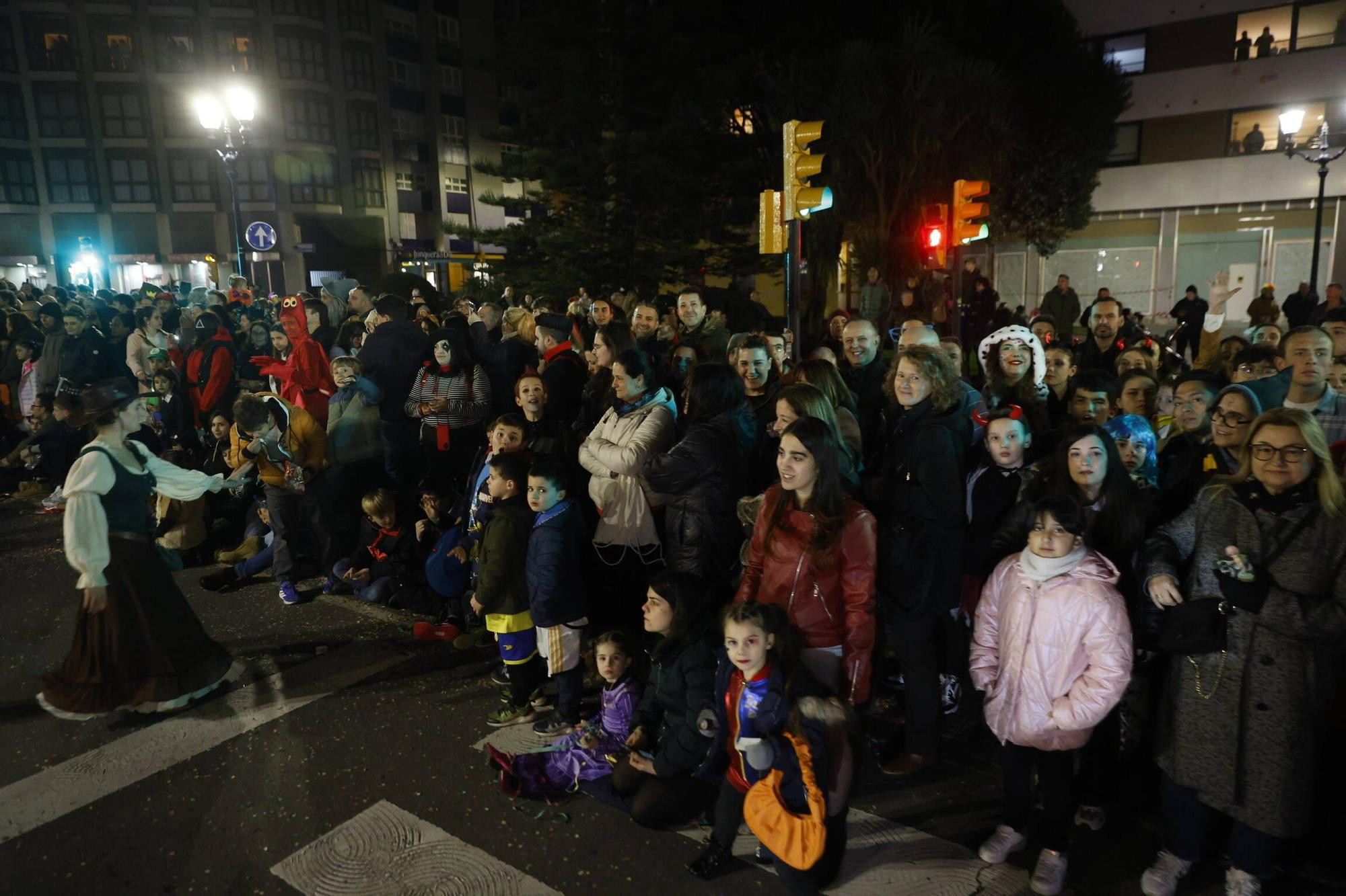 Así fue el multitudinario y espectacular desfile de Antroxu en Gijón (en imágenes)