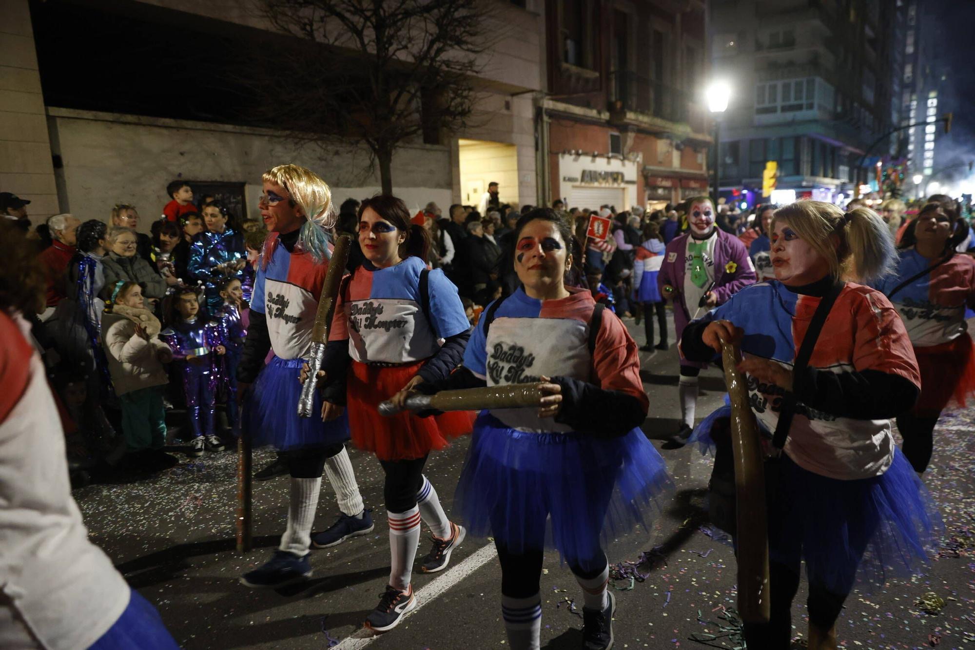 Así fue el multitudinario y espectacular desfile de Antroxu en Gijón (en imágenes)