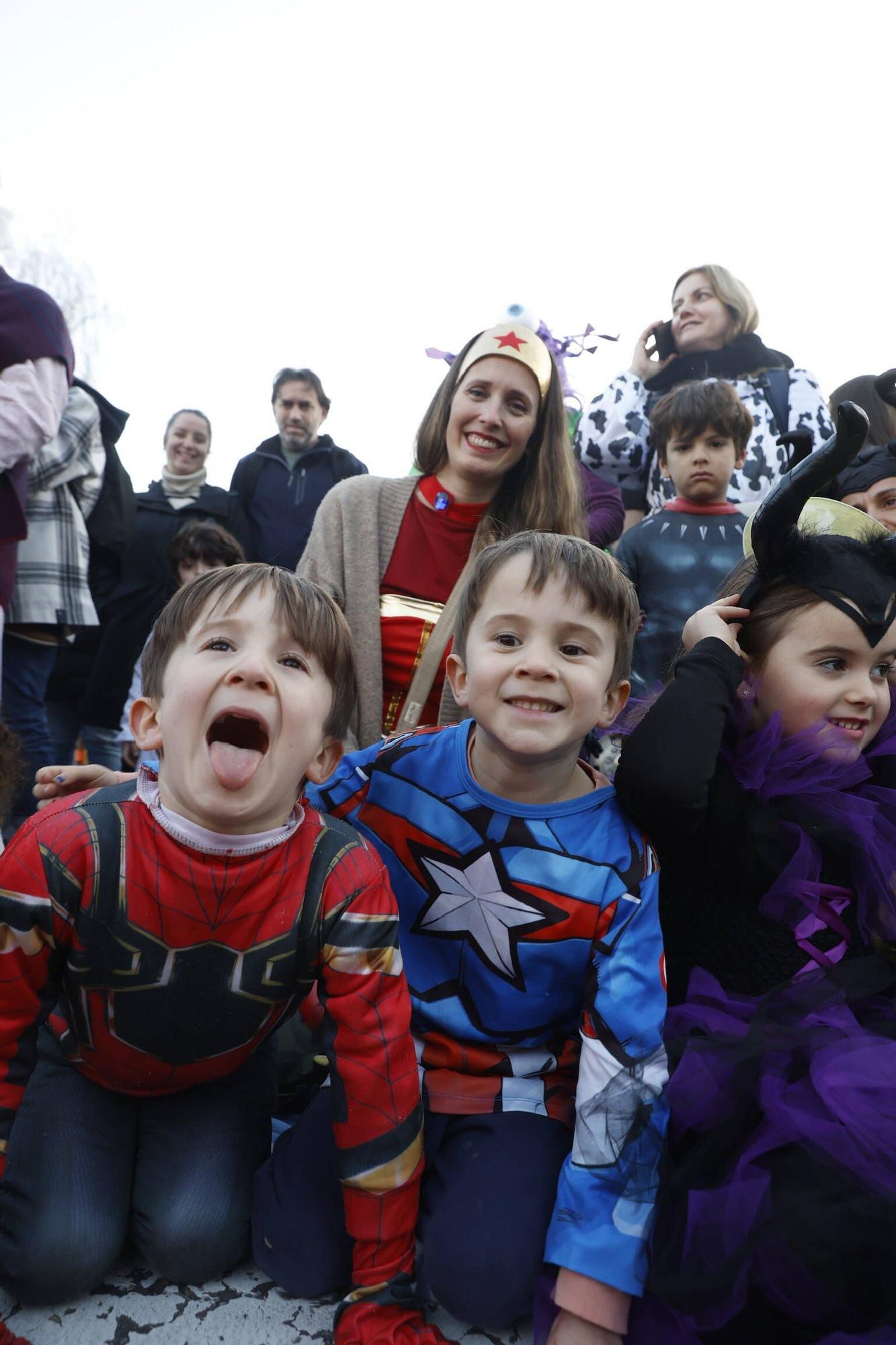 Así fue el multitudinario y espectacular desfile de Antroxu en Gijón (en imágenes)