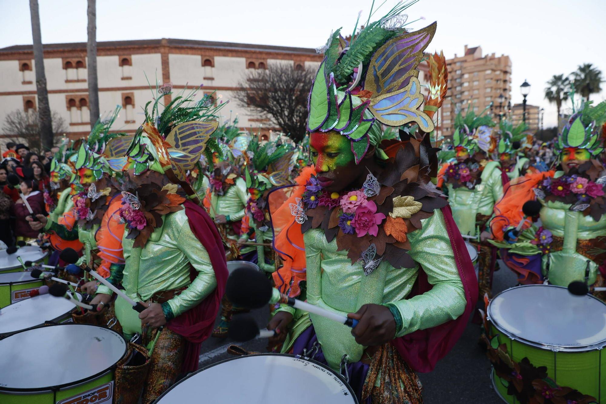 Así fue el multitudinario y espectacular desfile de Antroxu en Gijón (en imágenes)