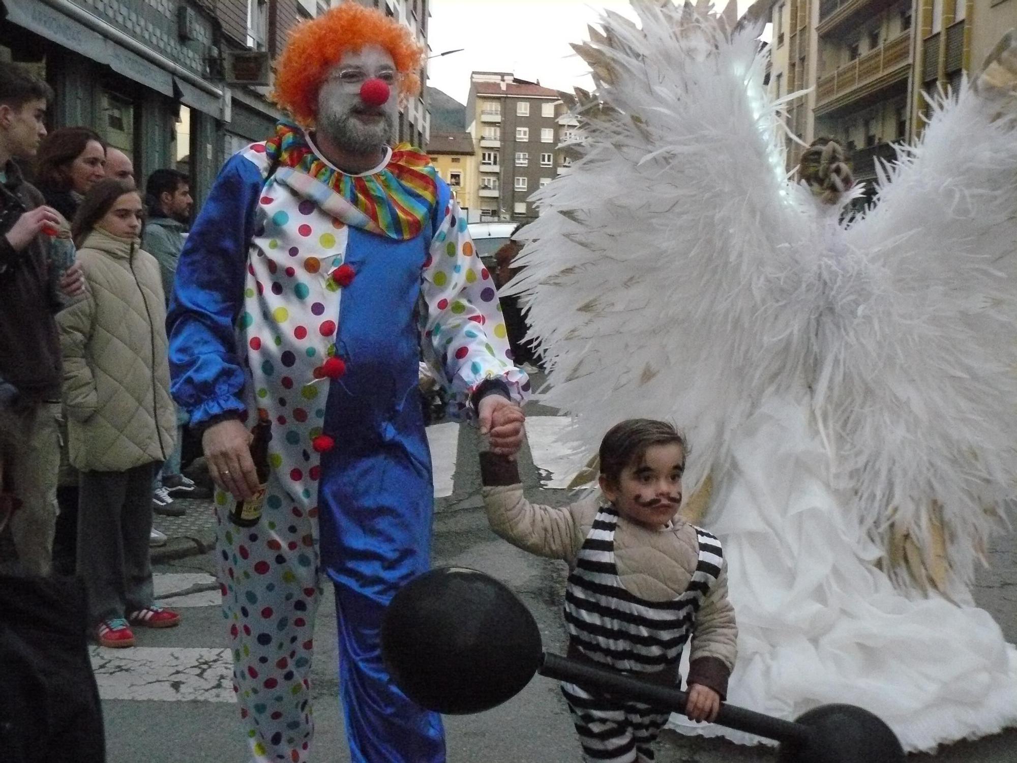 Arriondas se rinde a un Carnaval lleno de originalidad, fantasía y humor