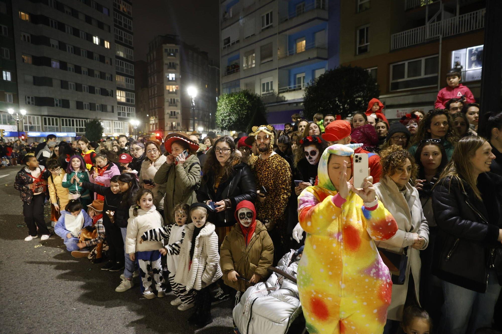 Así fue el multitudinario y espectacular desfile de Antroxu en Gijón (en imágenes)