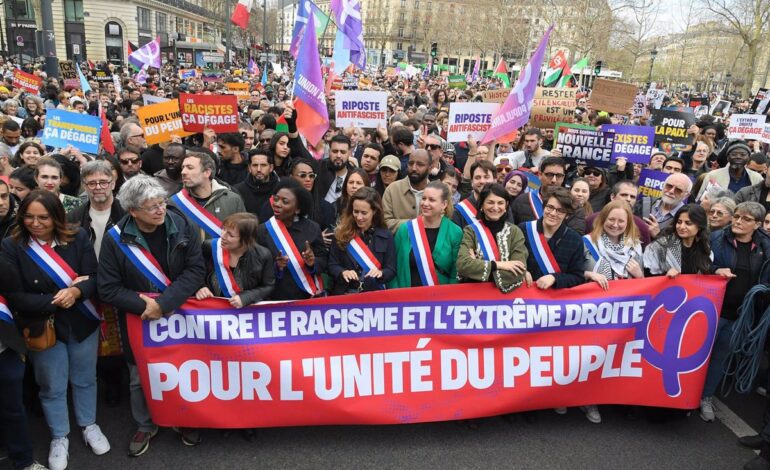 Miles de personas denuncian el auge del racismo y la extrema derecha en Francia