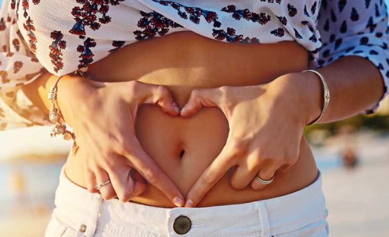 Los ejercicios más efectivos para quemar grasa abdominal, por la entrenadora experta en mujeres +50, Cristina Mérida