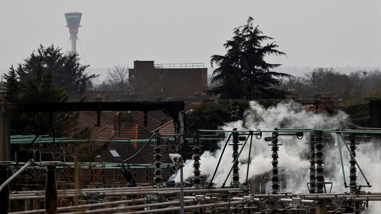 El aeropuerto de Heathrow de Londres reanuda sus servicios tras el incendio