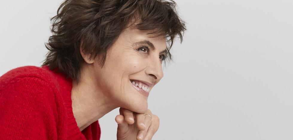 El truco de belleza de Inès de la Fressange es este icónico bálsamo multiusos que lleva usando 40 años