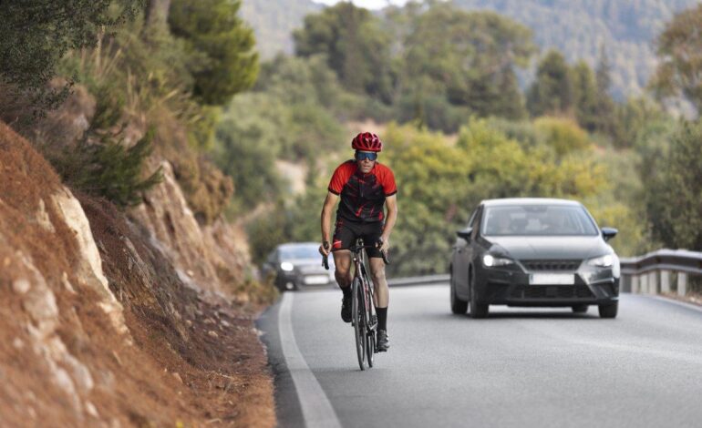 esto es lo que la DGT quiere que evites cuando un ciclista circula delante de ti