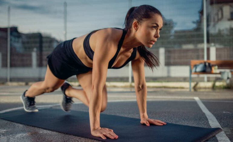 el ejercicio básico de cardio y fuerza que trabaja todo el cuerpo