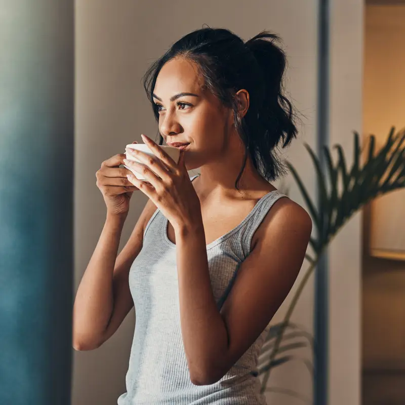  Mujer bebiendo té