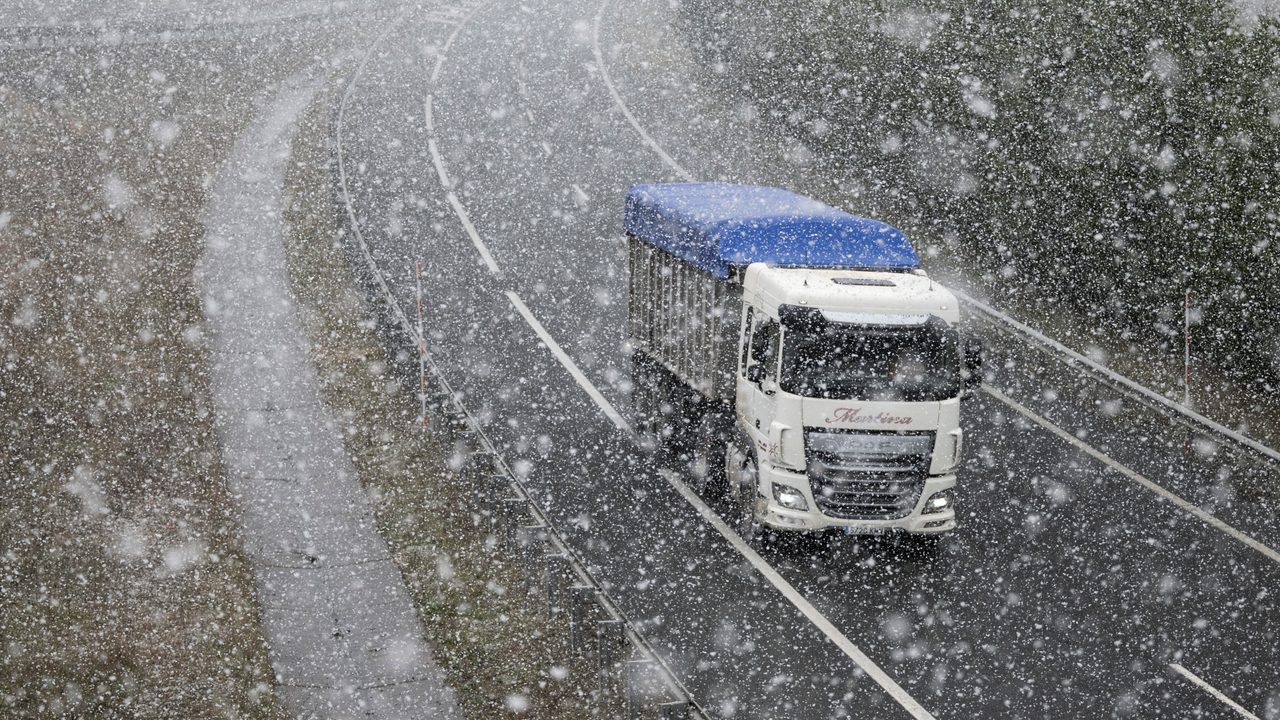 El inicio de la primavera tiñe de blanco varias zonas del país con nevadas