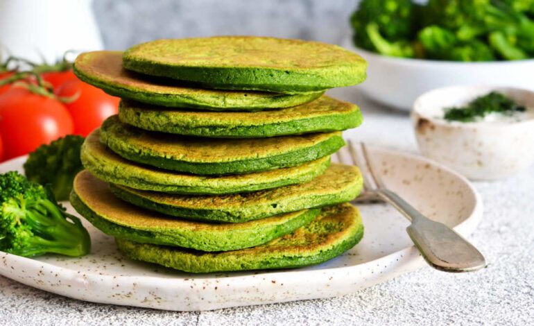 Pan de brócoli a la plancha: bajo en hidratos, rico en proteínas y ¡no sabe a brócoli!