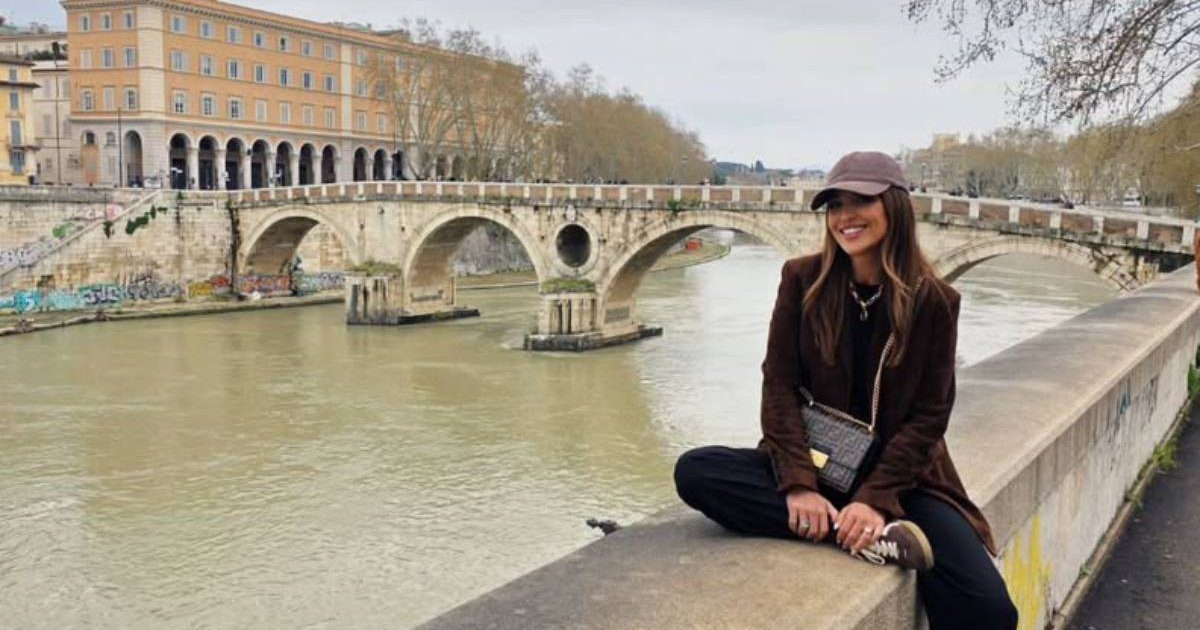 Paula Echevarría deslumbra en Roma con un look primaveral cómodo y elegante