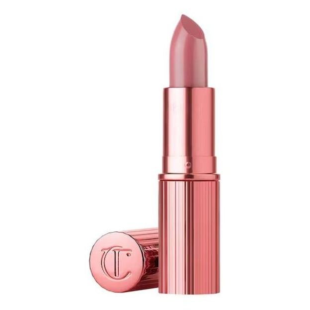 El ícono de belleza de Hollywood besándose en un tono rosa de alfombra roja de Charlotte Tilbury. Precio: 35.99 euros