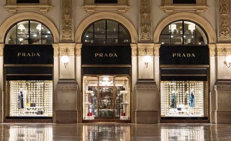 El grupo italiano de moda Prada, dispuesto a ofrecer unos 1.500 millones de euros para comprar Versace