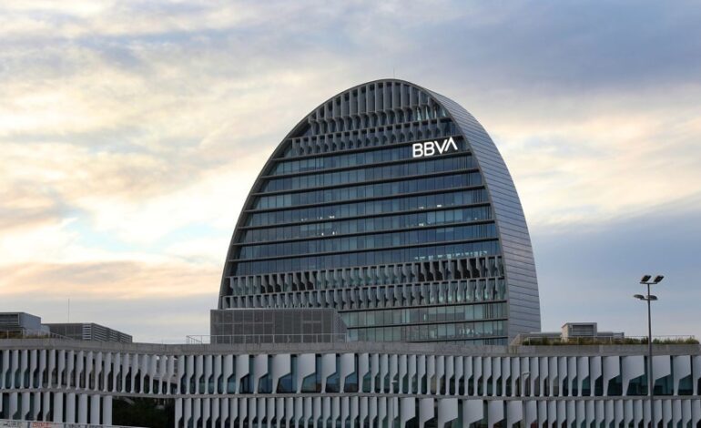 La opa de BBVA sobre el Sabadell, bajo amenaza de ser paralizada en la Audiencia Nacional