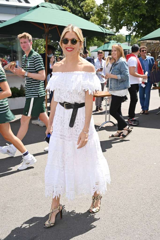 Sienna Miller con vestido boho blanco - Cottres