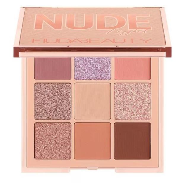 Pallet de obsesiones de luz desnuda por Huda Beauty. Precio: 33.99 euros