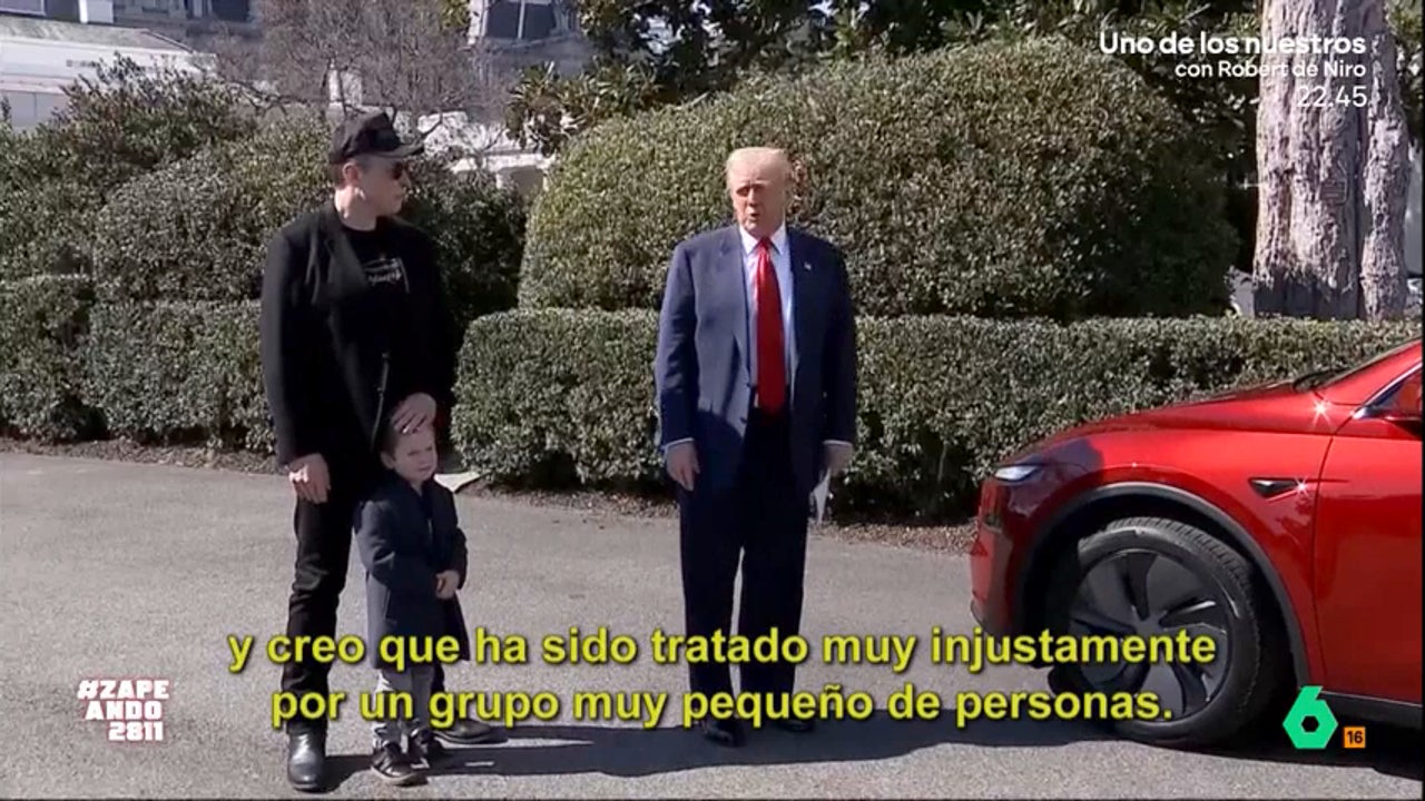 Trump promociona los Tesla de Elon Musk en el jardín de la Casa Blanca: "Es un símbolo de su Administración: nadie al volante"