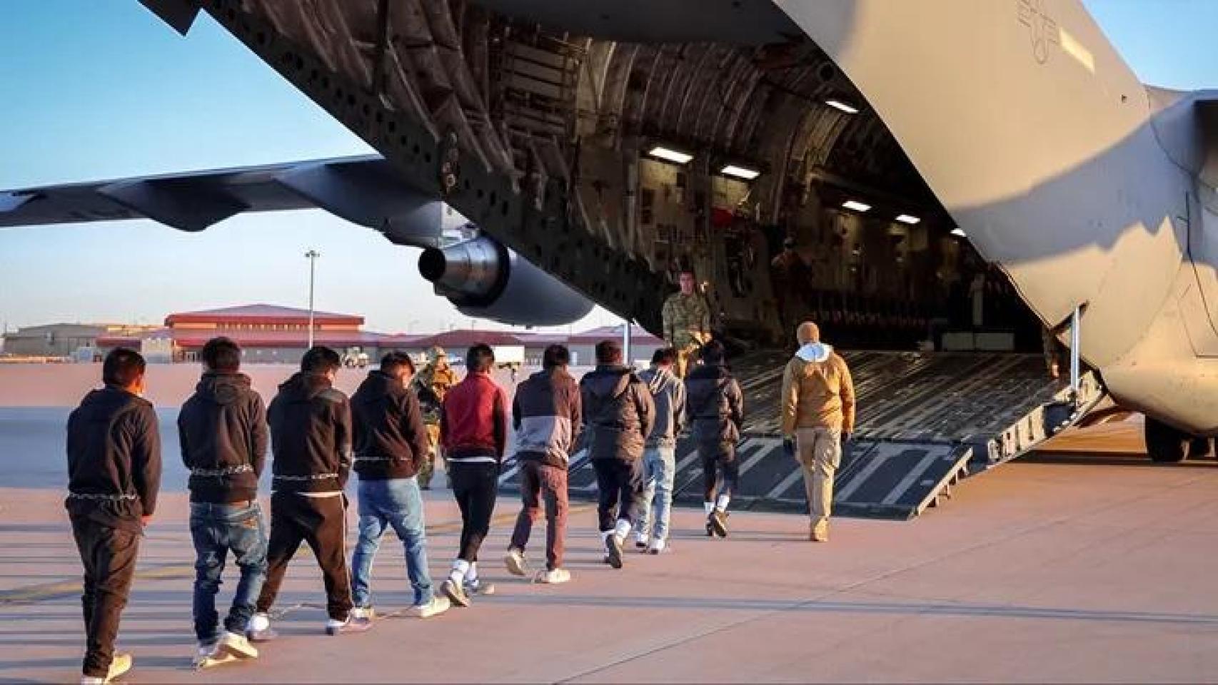 un avión con 131 «migrantes ilegales asiáticos» despega hacia Uzbekistán