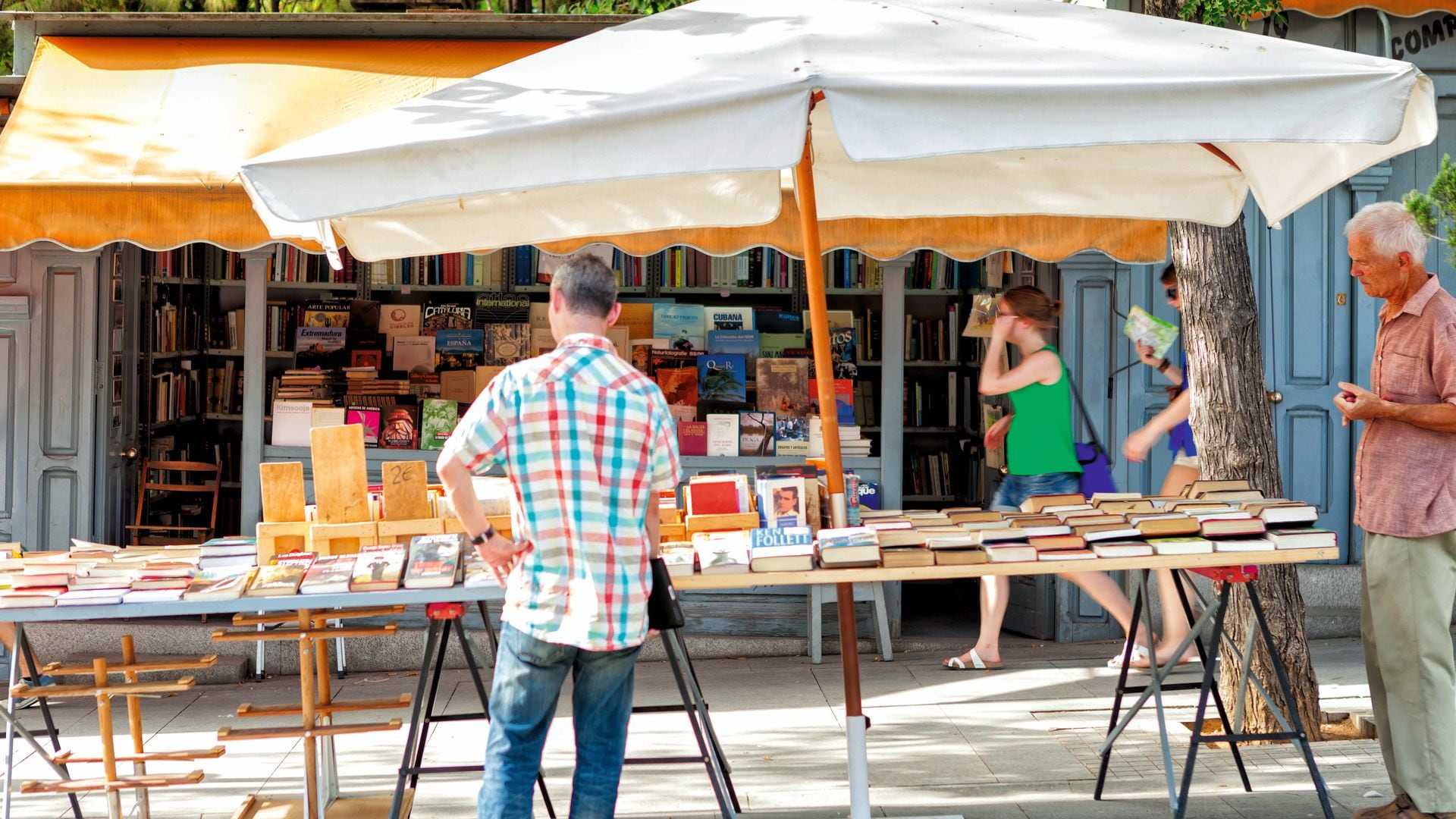 Publicación de libro en La Cuesta del Moyano en Madrid