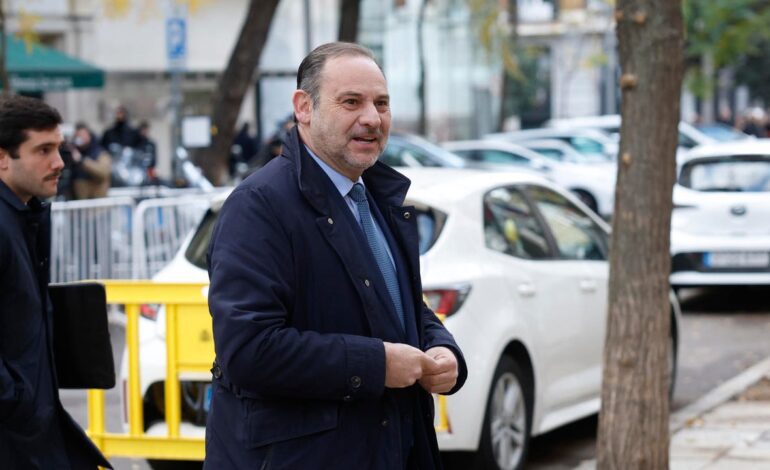 Transportes niega que Ábalos hubiera recibido medio millón en dietas y afirma que serían gastos totales en viajes del Ministerio