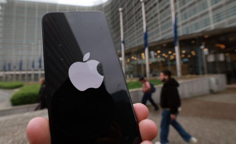 Apple planea trasladar a India la producción de los iPhone que vende en EEUU