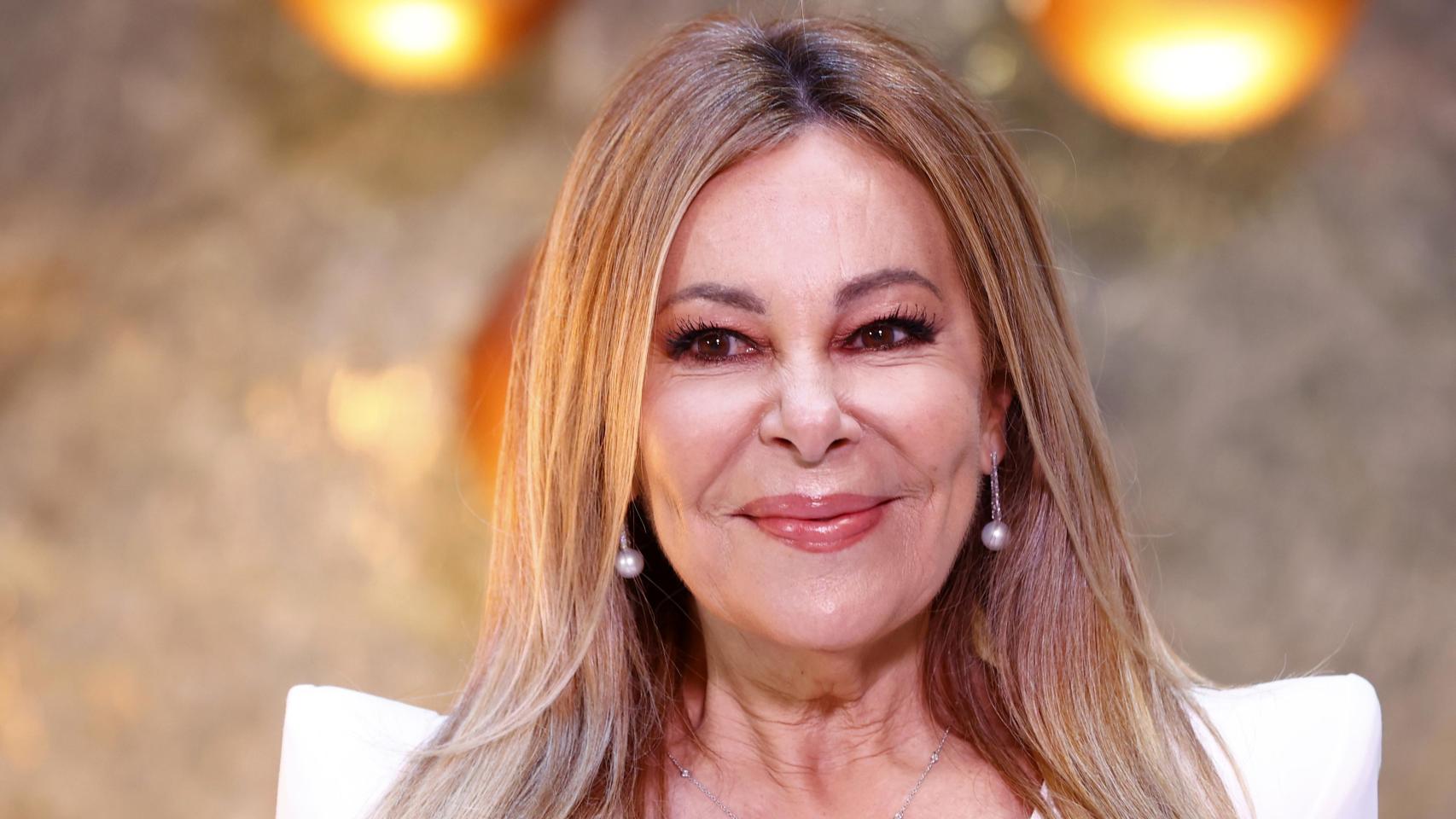 El traje ideal para la temporada de bautizos y comuniones y que destaca por su comodidad: palabra de Ana Obregón