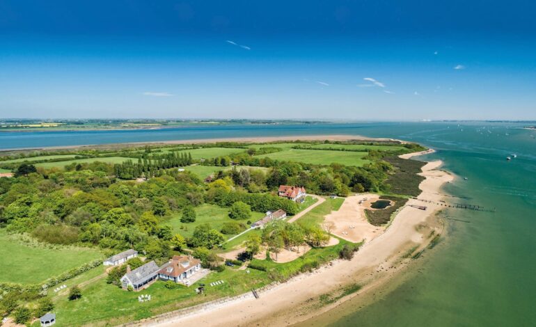 Se vende isla por 30 millones: Osea, un antiguo centro de rehabilitación y refugio para famosos, sale al mercado | Escapadas por Europa | El Viajero