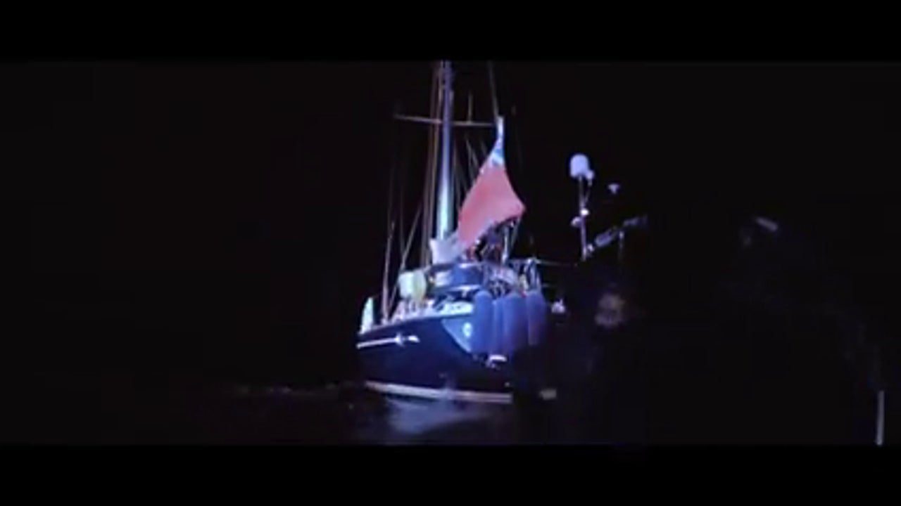 Apatrullando acompaña a los agentes de aduanas en un abordaje a un barco con narcotraficantes en Valencia: «Podrían llevar algo»