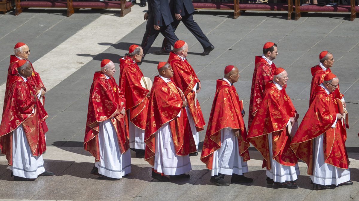 reciben más sueldo que el Papa