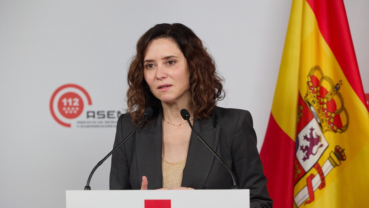 Ayuso fuerza un nuevo choque con el Gobierno central negándose a solicitar la rebaja de la emergencia tras el apagón