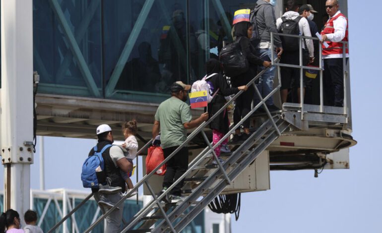 El Supremo mantiene el veto a Trump para deportar migrantes con una ley de tiempos de guerra